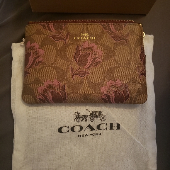 Coach Handbags - Coach wristlet